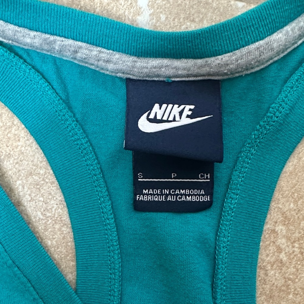 Women’s Nike Razorback Tank - Picture 2 of 4